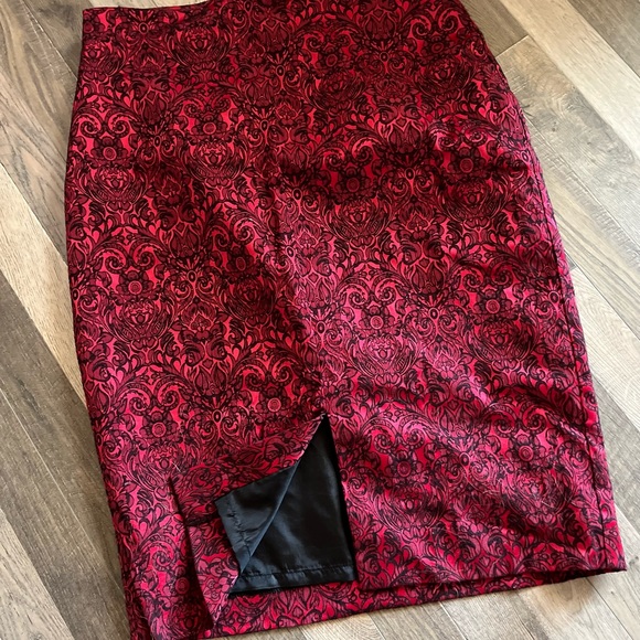 Gorgeous Worthington Skirt with Slit - Picture 1 of 7